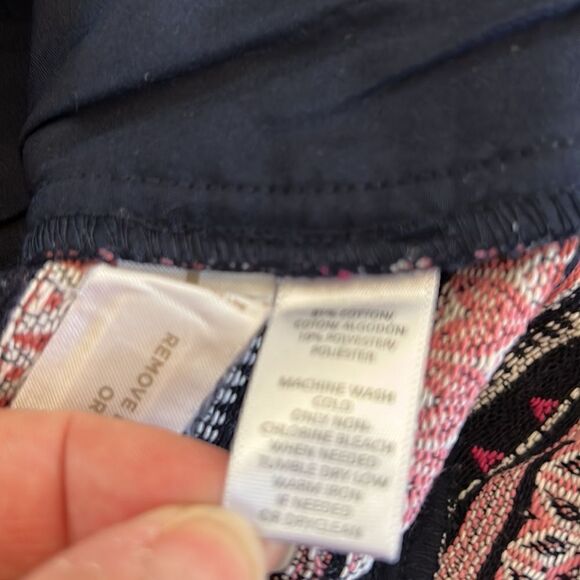 Loft pink navy patterned shorts with side slits Size 6 - Picture 9 of 9